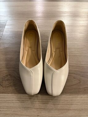 Cream Square-Toe Leather Flats — Minimal Everyday Loafers